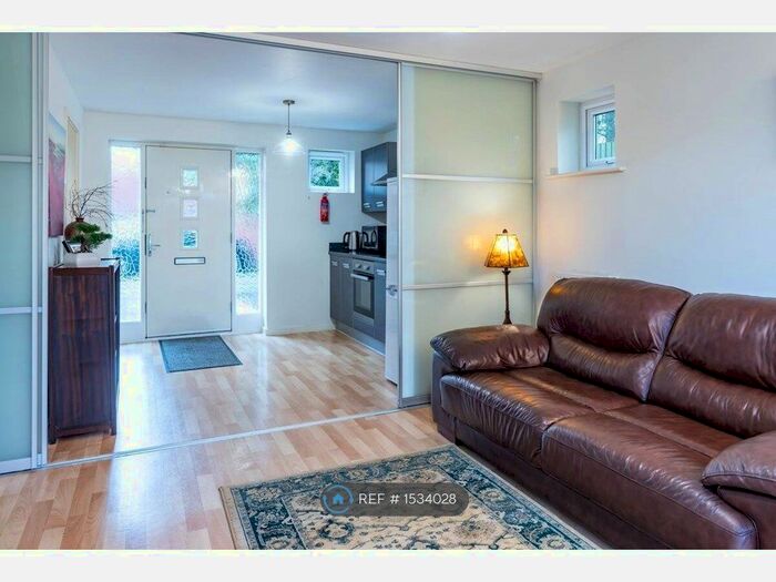 2 Bedroom End Of Terrace House To Rent In Langdon Close, Nottingham, NG5