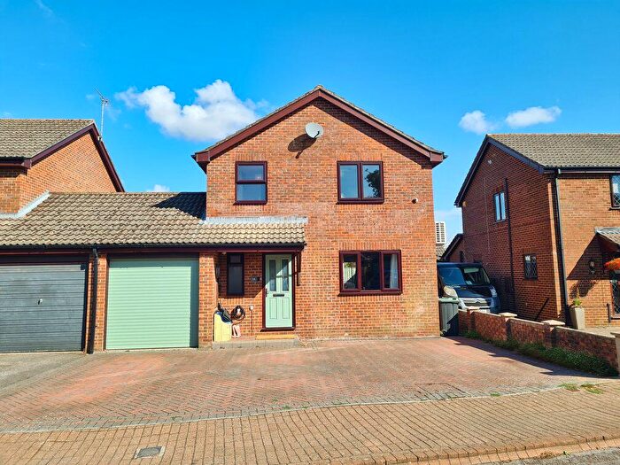 4 Bedroom Link Detached House For Sale In The Redfords, Totton, SO40