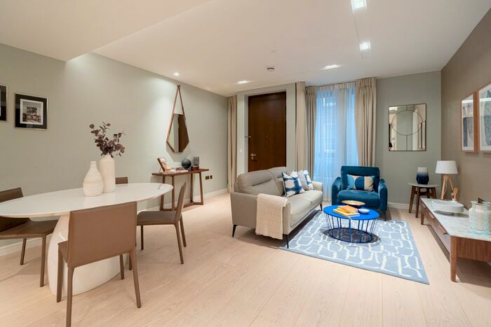 1 Bedroom Flat To Rent In Lincoln Square, Portugal Street, City, WC2A