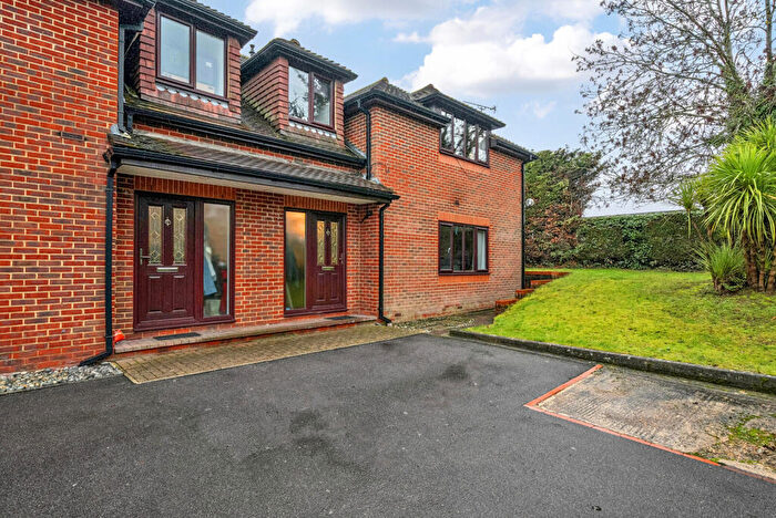 1 Bedroom Maisonette For Sale In Portsmouth Road, Ripley, GU23