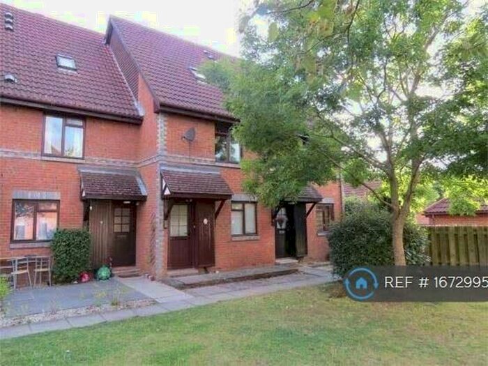 2 Bedroom Maisonette To Rent In Ladygrove Drive, Guildford, GU4
