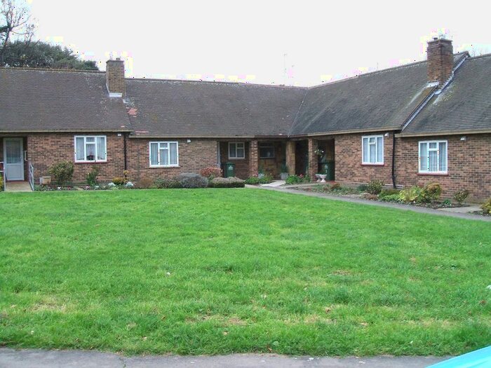 1 Bedroom Flat To Rent In The Mead, Cheshunt, EN8