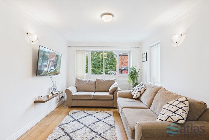 2 Bedroom Flat For Sale In Aigburth Vale, Aigburth, L17