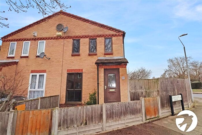 3 Bedroom Semi Detached House For Sale In Courtland Grove, London, SE28