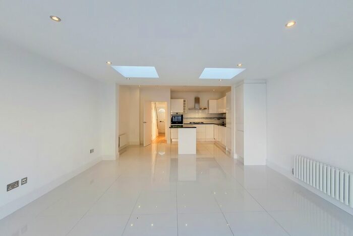 3 Bedroom Terraced House To Rent In Trafalgar Road, Wimbledon, SW19