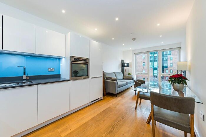 1 Bedroom Apartment For Sale In Waterford Court, Canary Wharf, E14