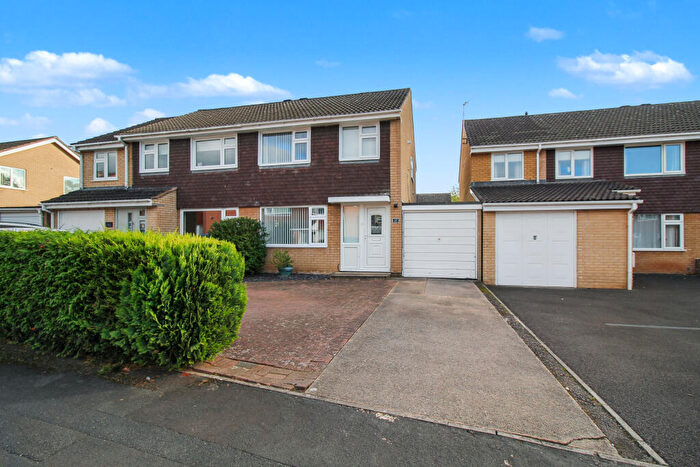 3 Bedroom Semi-Detached House For Sale In Willow Road, Street, BA16
