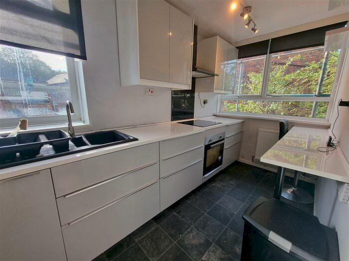 2 Bedroom Flat To Rent In St. Leonards Close, Dordon, Tamworth, B78