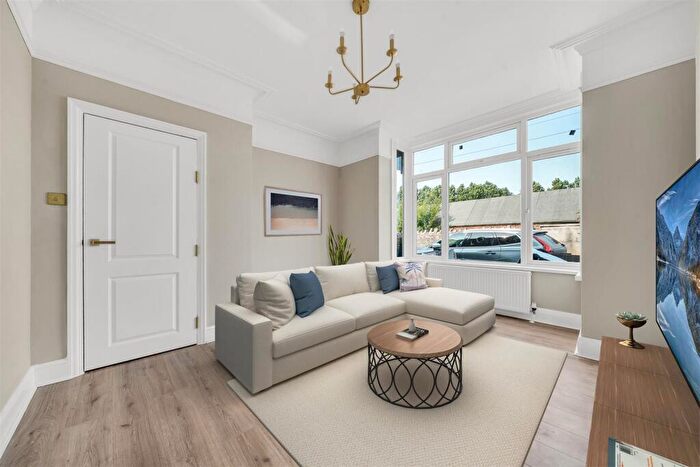 3 Bedroom House For Sale In Kings Road West, Swanage, BH19 - Photo 3