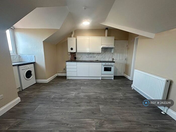 2 Bedroom Flat To Rent In Belvoir Road, Bristol, BS6