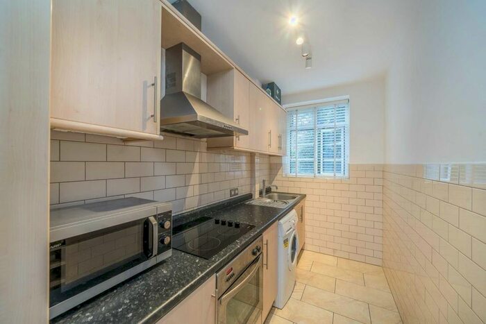 2 Bedroom Flat For Sale In Wimbledon Hill Road, London, SW19