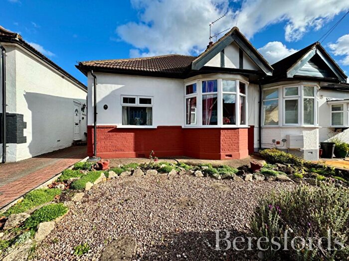 2 Bedroom Bungalow For Sale In Brooklands Gardens, Hornchurch, RM11