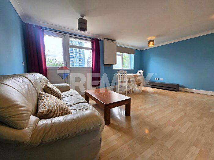1 Bedroom Flat To Rent In Oak Crescent, London, E16