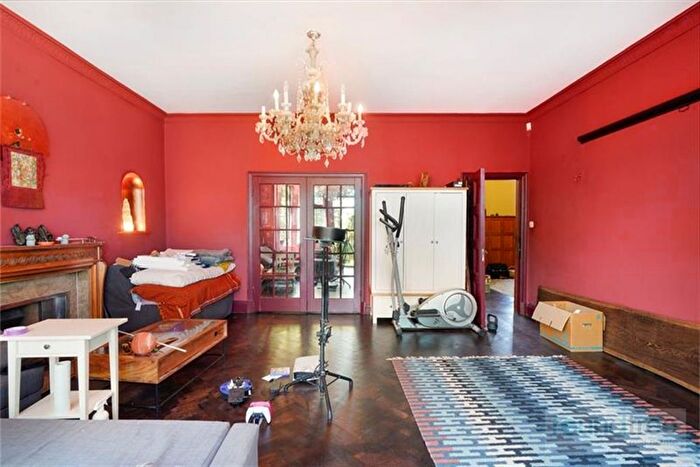 5 Bedroom Detached House For Sale In Goodyers Gardens, Hendon, NW4