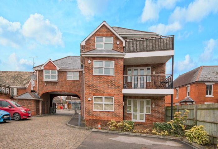 2 Bedroom Flat To Rent In West End Road, Mortimer Common, Reading, RG7