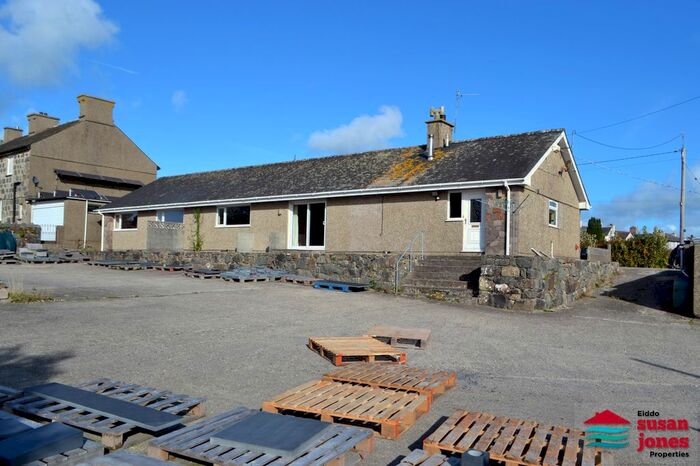 4 Bedroom Detached Bungalow For Sale In Chwilog, Pwllheli, LL53