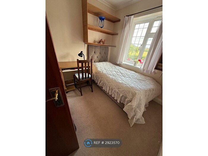 4 Bedroom Detached House To Rent In Lascelles Road, Slough, SL3