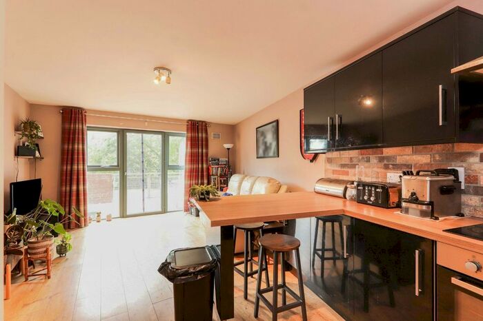 2 Bedroom Flat To Rent In Adelaide Lane, Sheffield, South Yorkshire, S3