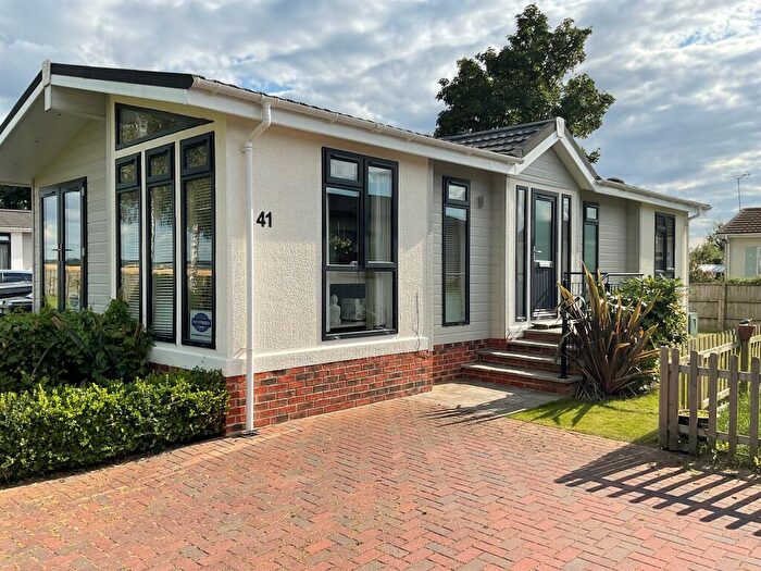 2 Bedroom Park Home For Sale In Tollerton Lane, Tollerton, Nottingham, NG12