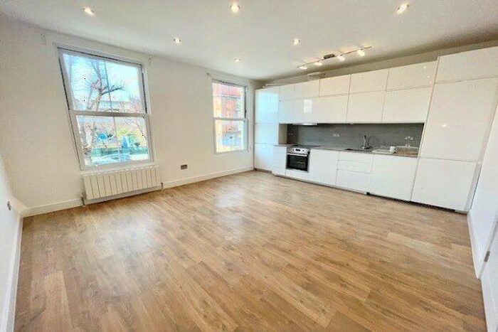 2 Bedroom Flat To Rent In Powell Road, London, E5