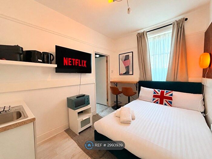 Studio To Rent In Holloway Road, London, N7