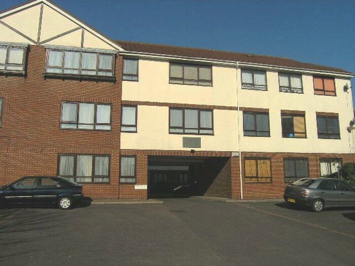 1 Bedroom Apartment To Rent In Gillings Court, Wood Street, EN5