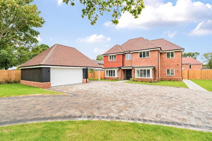 5 Bedroom Detached House For Sale In Brook Avenue, Warsash, SO31