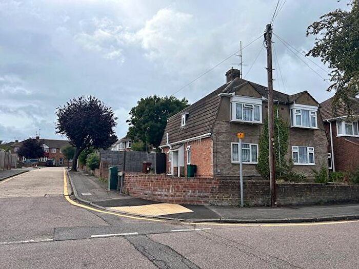 2 Bedroom Property To Rent In Rainham, ME8