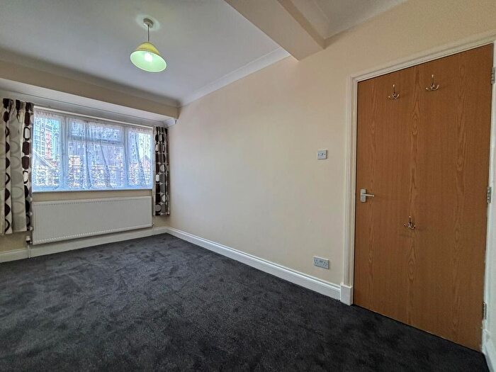 2 Bedroom Flat To Rent In Cranbrook Road, Ilford, IG2