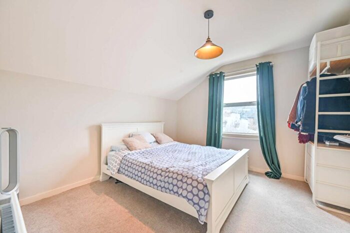 2 Bedroom Flat To Rent In Springwell Avenue, Kensal Green, London, NW10