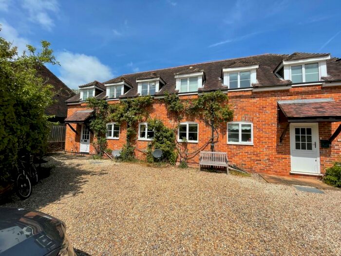 2 Bedroom Flat To Rent In Station Road, Kintbury, Hungerford, RG17