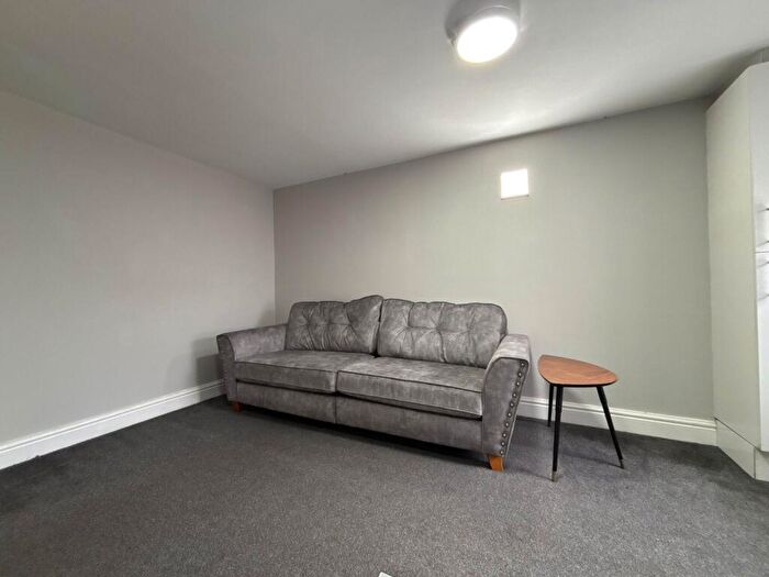 2 Bedroom Flat To Rent In Penywain Road, Cathays, CF24