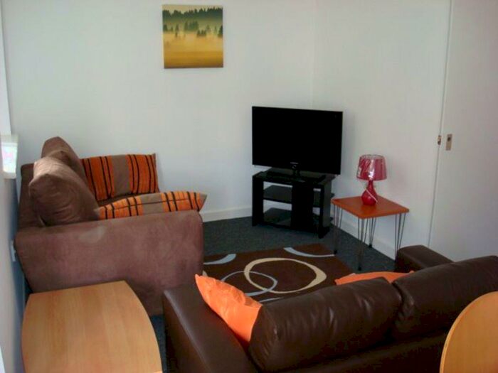 3 Bedroom Flat To Rent In Room Within Flat Spring Court, Spring Road, Ipswich, IP4