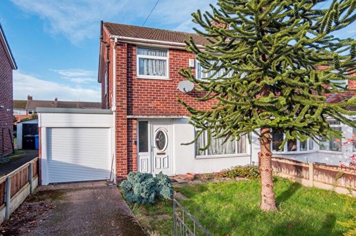 3 Bedroom Semi-Detached House For Sale In Langdale Road, Partington, Manchester, M31