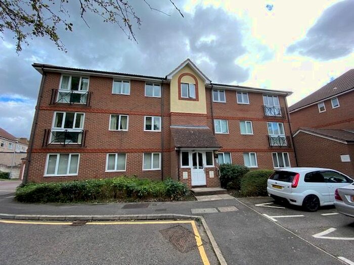 2 Bedroom Flat To Rent In - St Marys Lane, Upminster, RM14