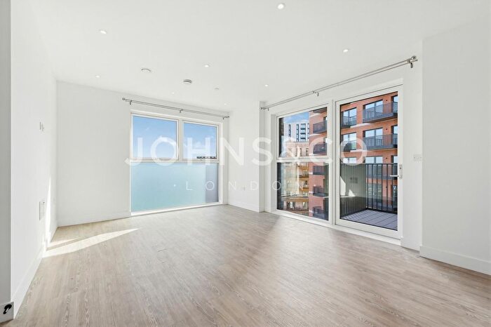 2 Bedroom Flat To Rent In Kew Bridge Rise, Kew Bridge, London, TW8