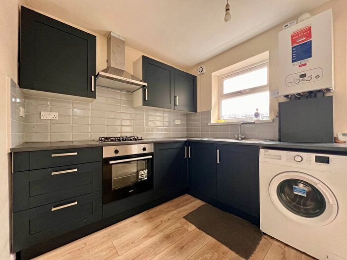 2 Bedroom Flat To Rent In Dersingham Avenue, Manor Park, E12