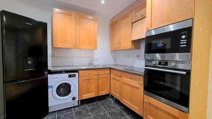 1 Bedroom Flat To Rent In Alderwick Drive, Hounslow, TW3