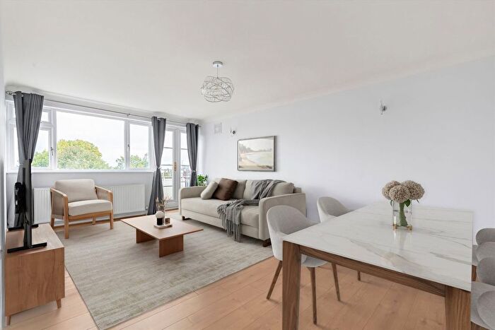 2 Bedroom Flat For Sale In Putney Hill, Putney, SW15