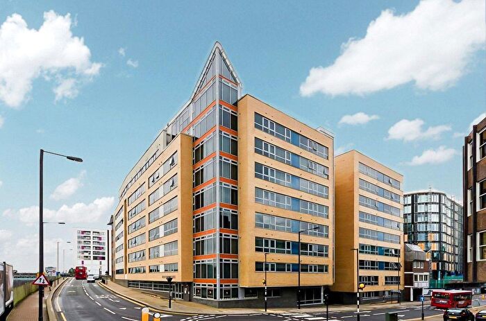 3 Bedroom Flat To Rent In Roxborough Heights, Headstone Road, Harrow, HA1