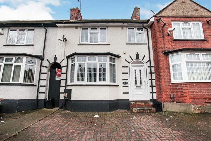 3 Bedroom End Terrace House To Rent In Kingsway, Luton, Bedfordshire, LU1