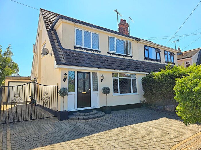 3 Bedroom Semi-Detached House For Sale In Central Avenue, Hadleigh, Benfleet, SS7