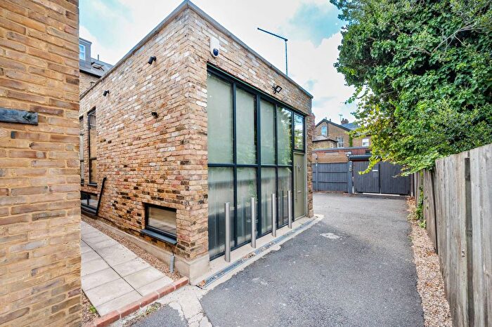 2 Bedroom End Of Terrace House To Rent In Chestnut Mews, Richmond, London, SW14