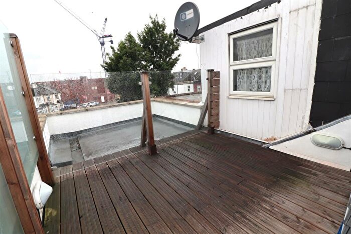 2 Bedroom Flat To Rent In Byron Road, Wealdstone, Harrow, HA3