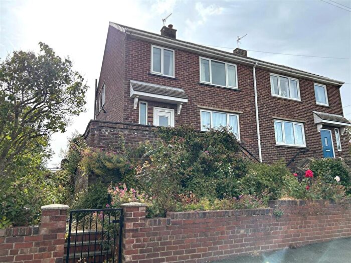 3 Bedroom Semi-Detached House For Sale In Caernarvon Drive, Barnburgh, Doncaster, DN5