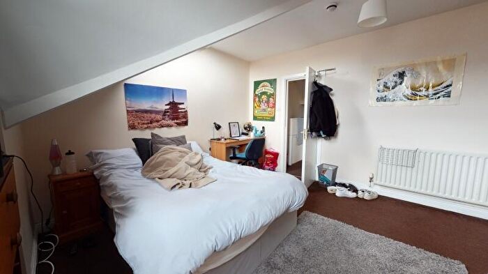 6 Bedroom Terraced House To Rent In Chestnut Avenue, Hyde Park, Leeds, LS6