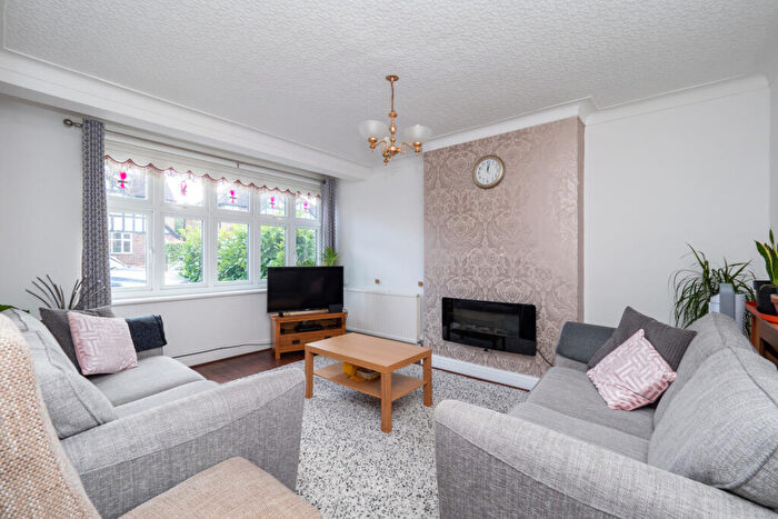 4 Bedroom Semi-Detached House To Rent In Harcourt Field, Wallington, Surrey, SM6