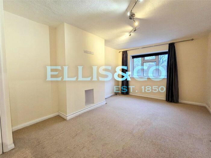 3 Bedroom Flat To Rent In Haydon Drive, Pinner, HA5