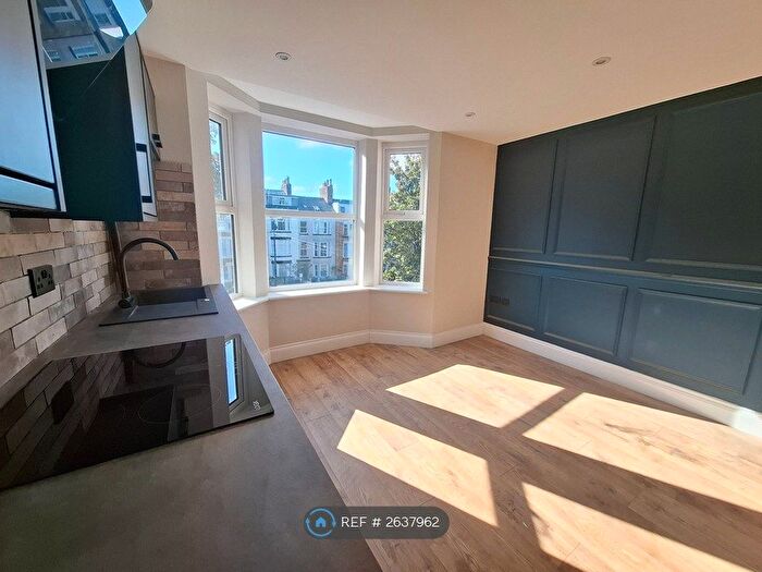 2 Bedroom Flat To Rent In Trafalgar Square, Scarborough, YO12