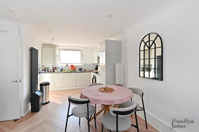 3 Bedroom Flat To Rent In Barleycorn Way, London, E14
